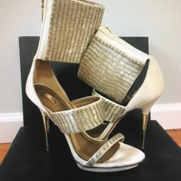 report signature heels